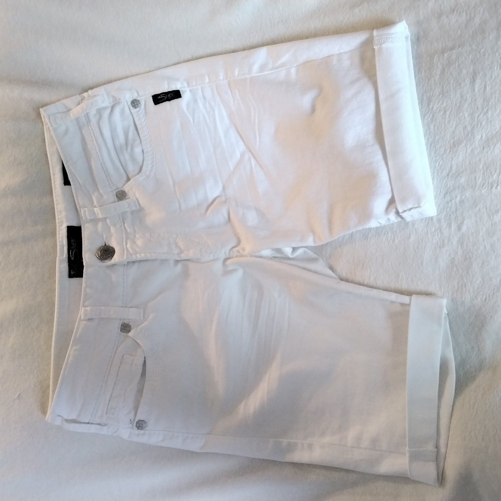 Silver Jeans White Bermuda Shorts NWOT! Rare find!💞